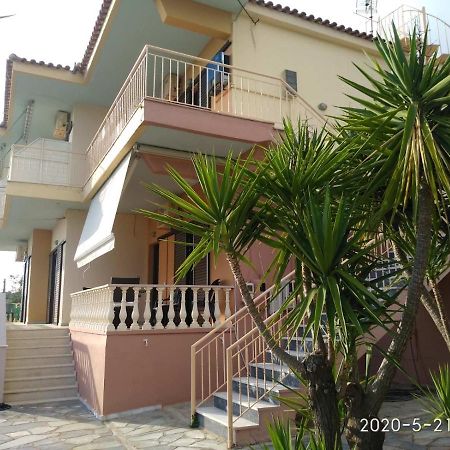 Horizon Blue Apartment Loutsa  Bagian luar foto
