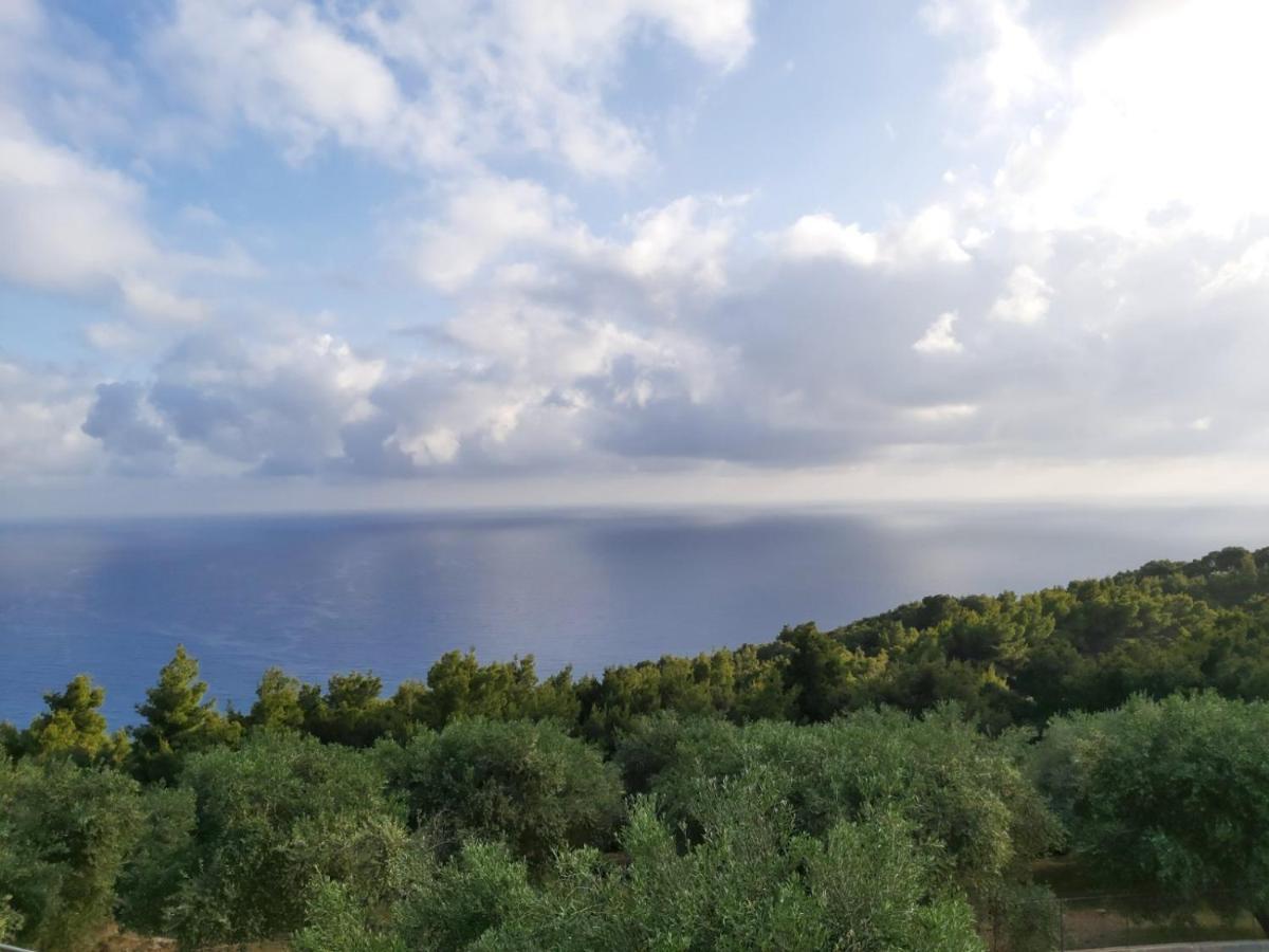 Horizon Blue Apartment Loutsa  Bagian luar foto