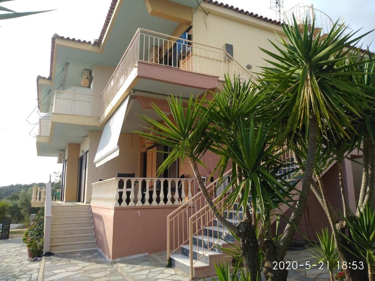 Horizon Blue Apartment Loutsa  Bagian luar foto