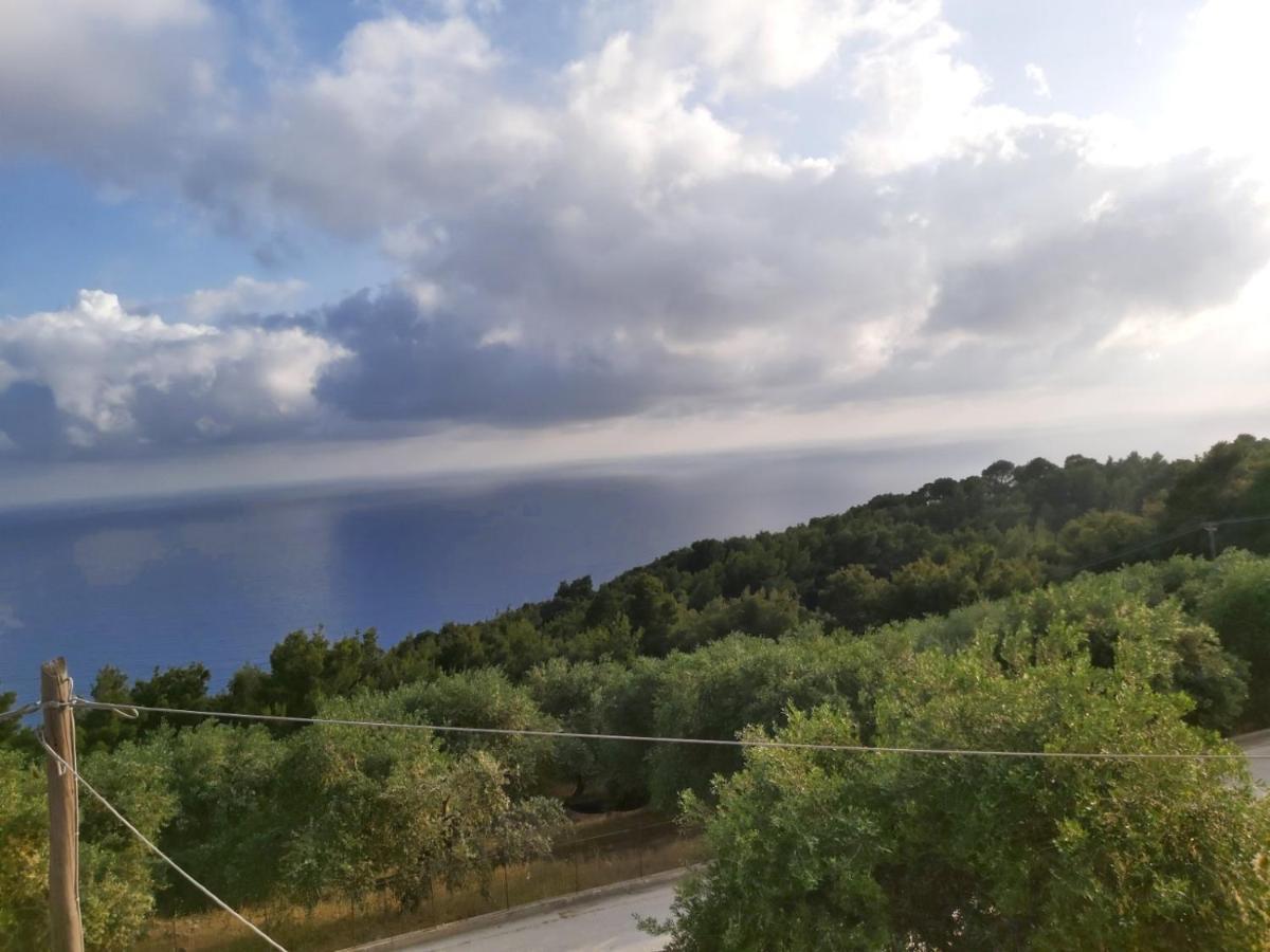 Horizon Blue Apartment Loutsa  Bagian luar foto
