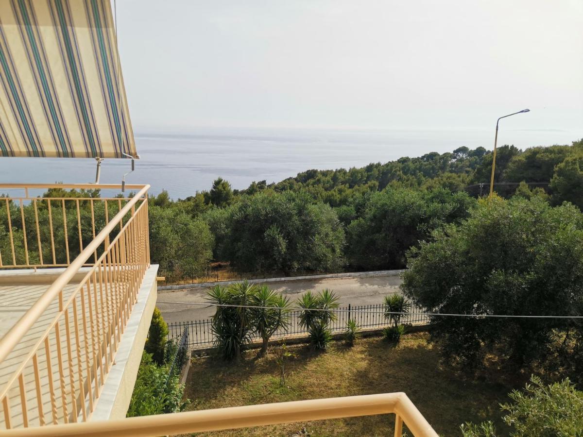 Horizon Blue Apartment Loutsa  Bagian luar foto
