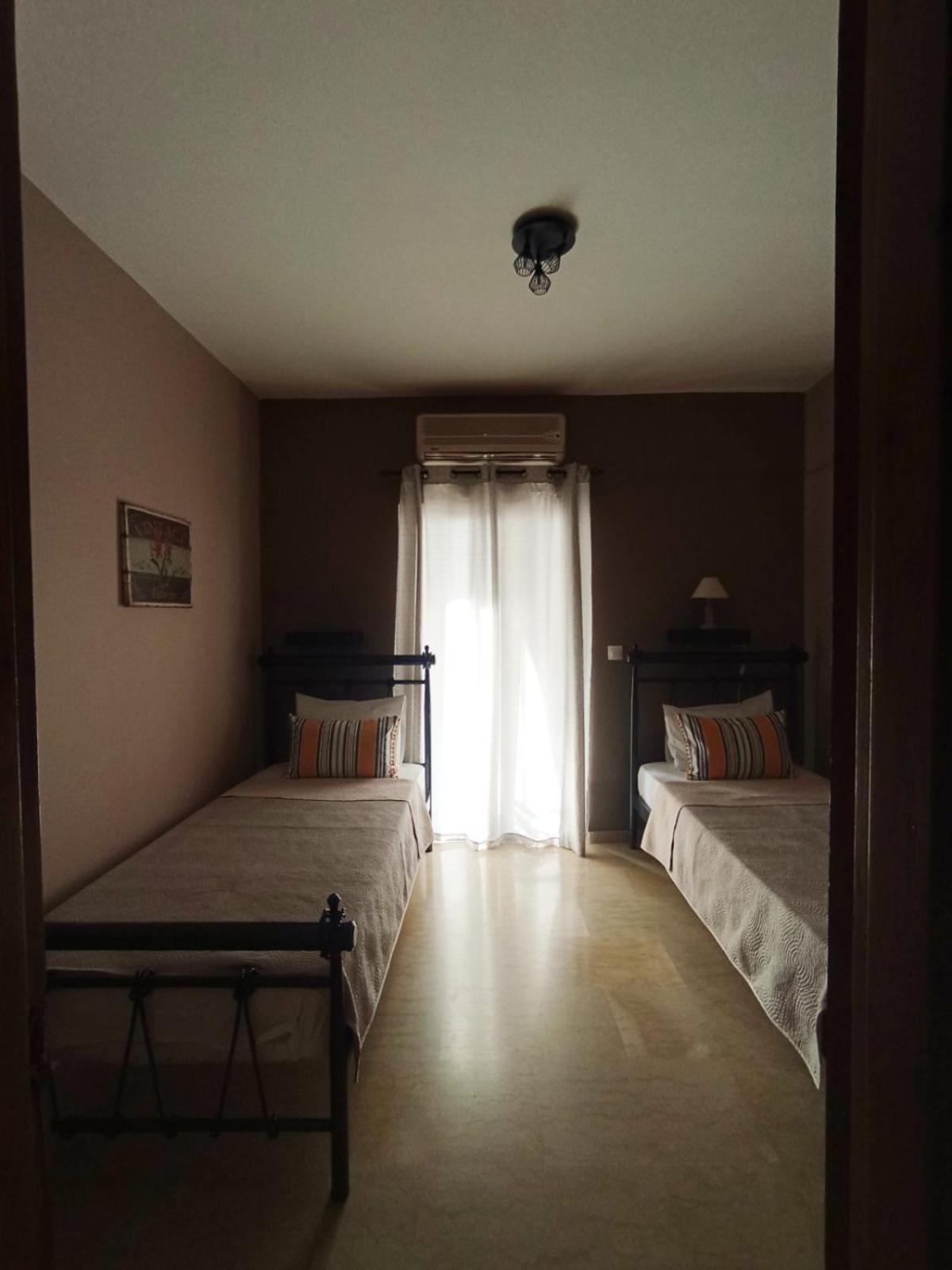 Horizon Blue Apartment Loutsa  Bagian luar foto