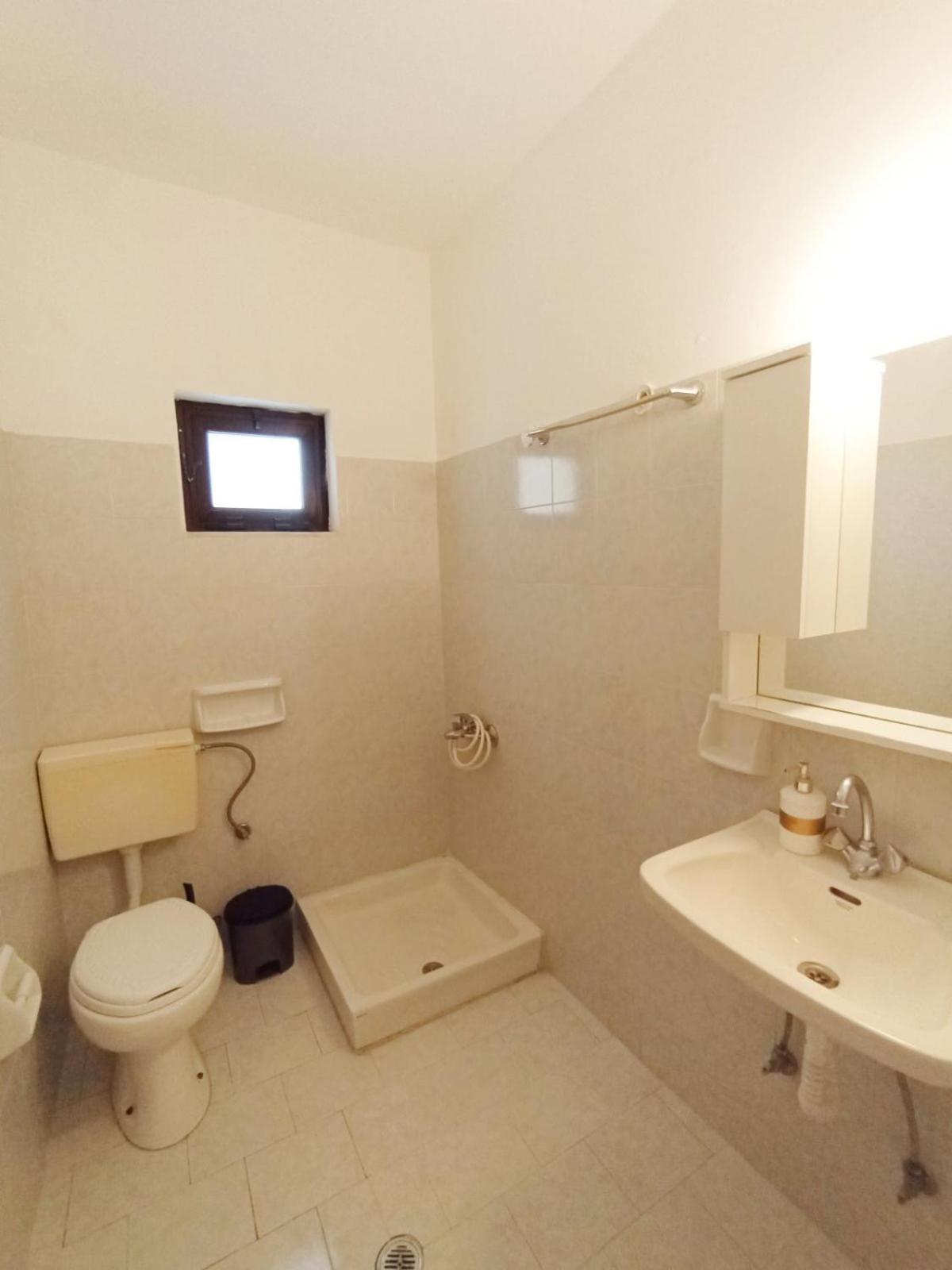 Horizon Blue Apartment Loutsa  Bagian luar foto