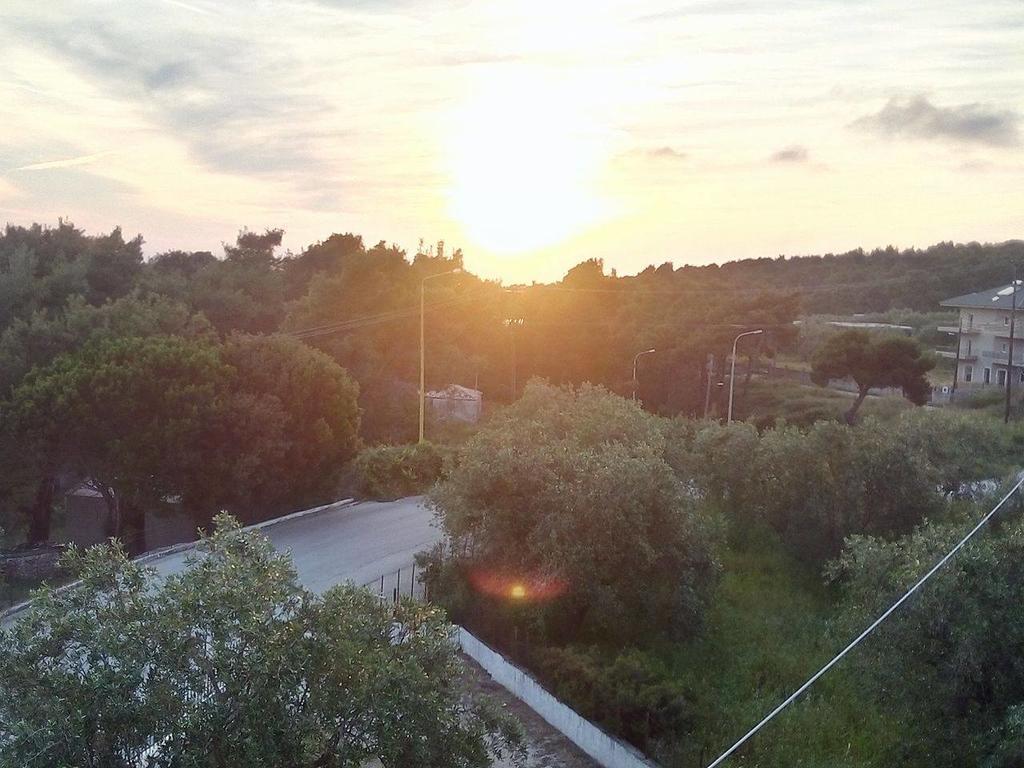 Horizon Blue Apartment Loutsa  Bagian luar foto